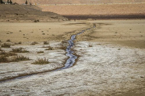 به گفته برخی كارشناسان، عدم لایروبی به موقع سد هم از دیگر موضوعاتی است که در خشک شدن آن بی تاثیر نبوده و باید چرایی آن را از مسئولان مربوط پرسید